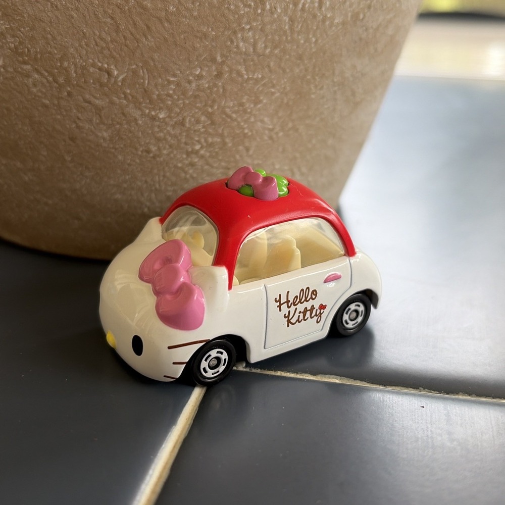 Hello Kitty White Mini Car Dream TOMIKA No.152 Takara Tomy 2012 Sanrio (E3)